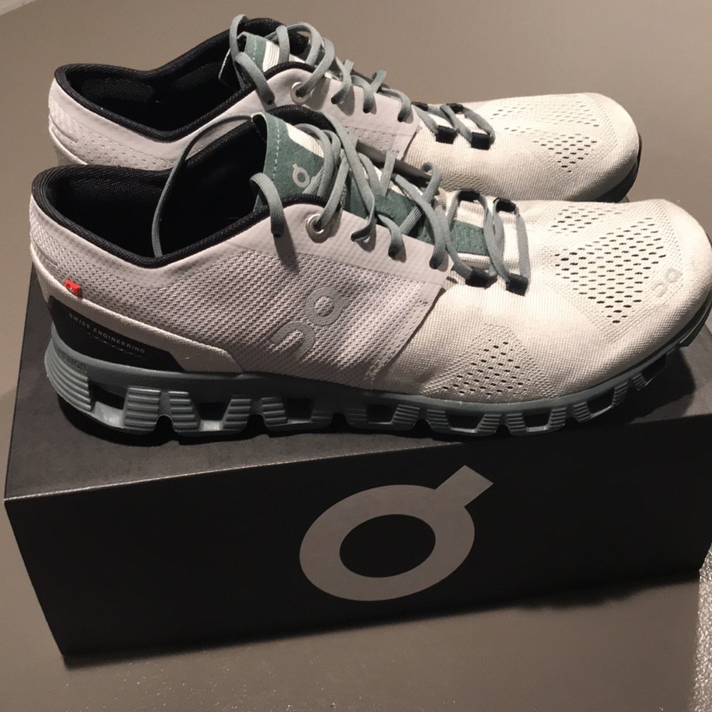 On Cloud X Glacier/Olive men’s sneakers